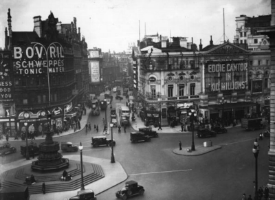 Piccadilly Circus 1935 February 21.jpg. Click on the picture to enlarge